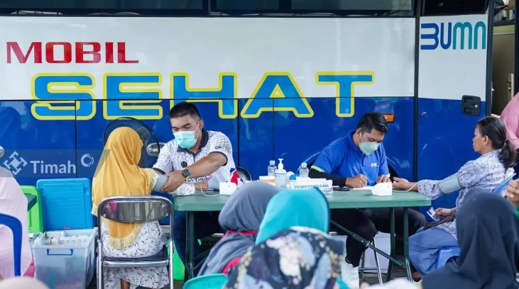 Layanan kesehatan gratis yang dilaksanakan di Mobil Sehat PT Timah di Kantor Wilayah Operasi Bangka Selatan, Selasa (25/6/24). (timah.com)