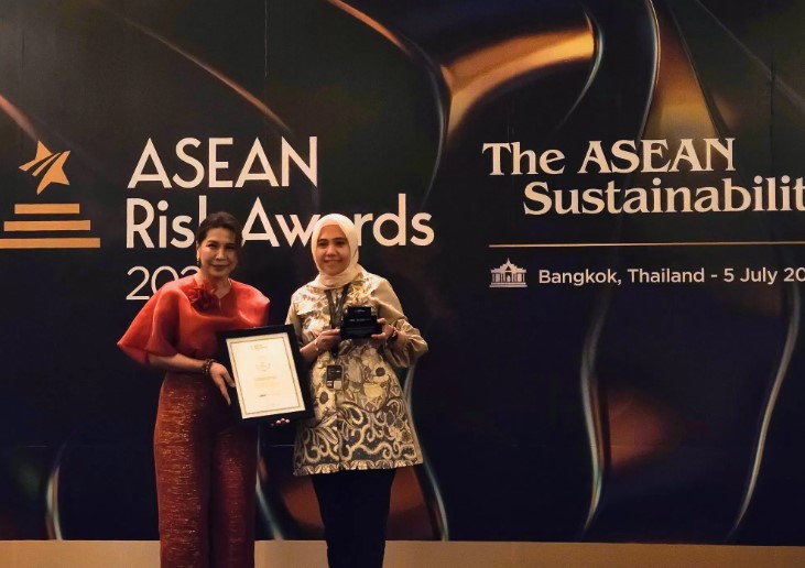 Direktur Keuangan, Administrasi, dan Manajemen Risiko PT Surabaya Industrial Estate Rungkut (SIER), Rizka Syafittri Siregar menghadiri Malam Penganugerahan ASEAN Risk Awards 2024 di Thailand. (Runi House)